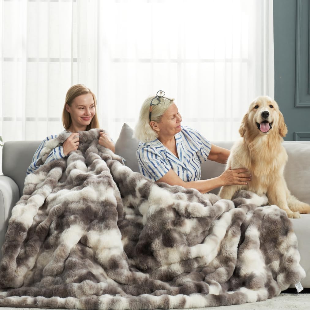 Cozy Bubble Plush Throw